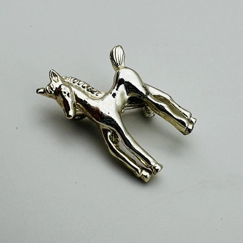 Horse Brooch Vintage Gold Tone Standing Figural Pony Whimsical‎ Equestrian Pin